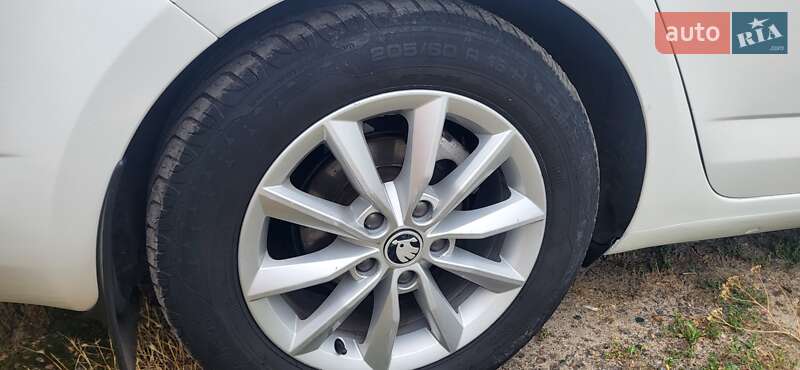 Универсал Skoda Octavia 2014 в Миргороде