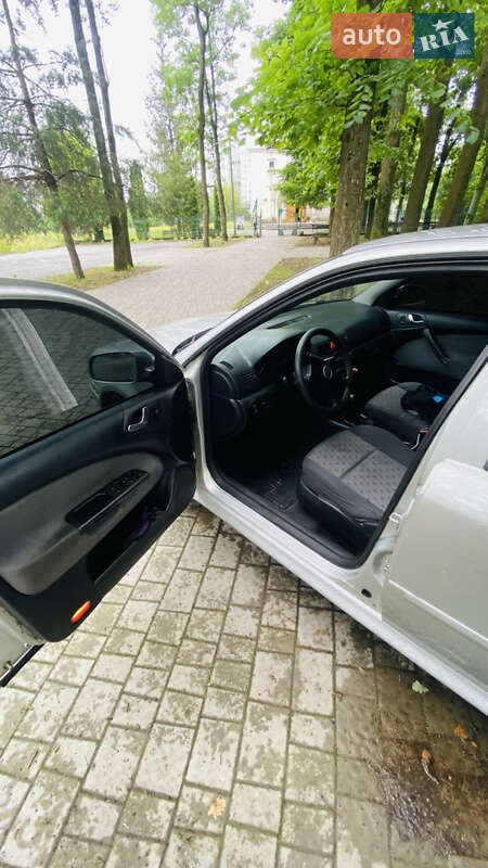 Лифтбек Skoda Octavia 2004 в Львове