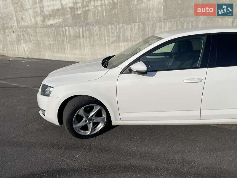 Лифтбек Skoda Octavia 2015 в Львове