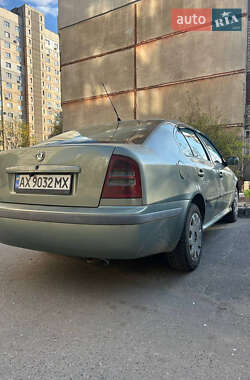 Лифтбек Skoda Octavia 2002 в 