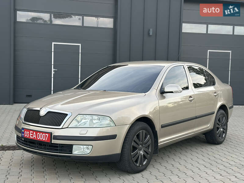 Лифтбек Skoda Octavia 2004 в Нововолынске