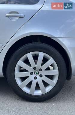 Лифтбек Skoda Octavia 2012 в 