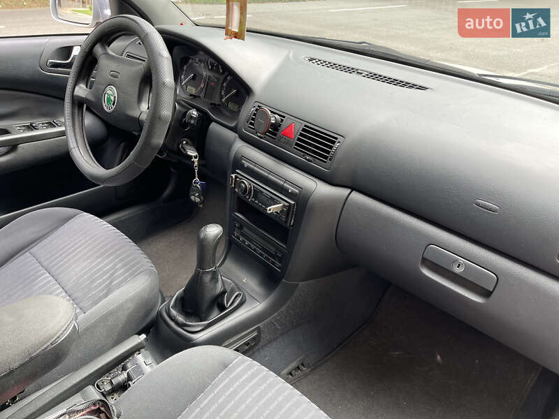 Седан Skoda Octavia 2001 в Светловодске