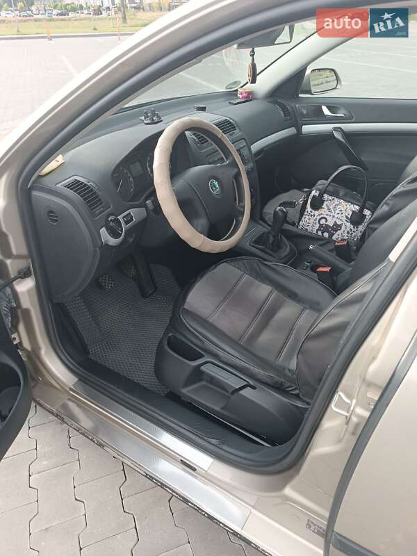 Лифтбек Skoda Octavia 2004 в Буче