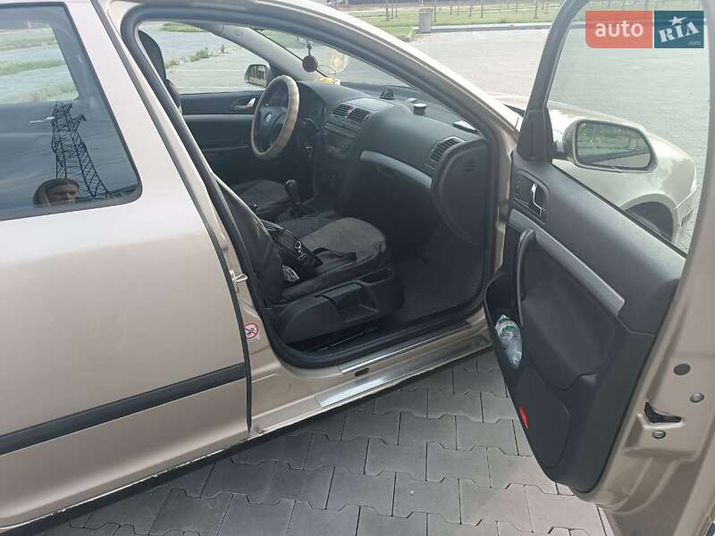 Лифтбек Skoda Octavia 2004 в Буче