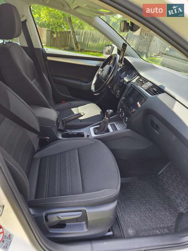 Универсал Skoda Octavia 2019 в Ужгороде