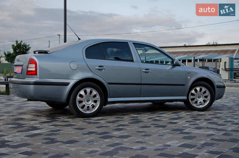 Лифтбек Skoda Octavia 2004 в Сарнах