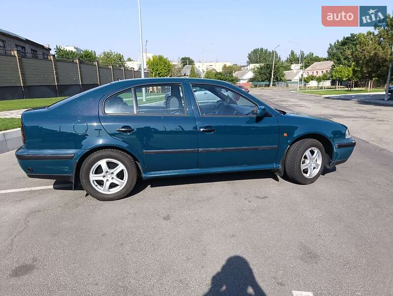 Лифтбек Skoda Octavia 1999 в Запорожье