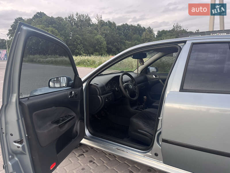 Ліфтбек Skoda Octavia 2003 в Львові