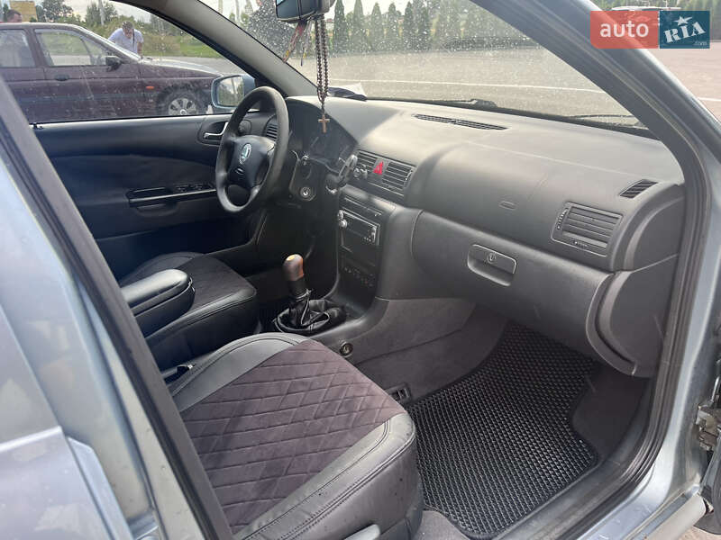 Ліфтбек Skoda Octavia 2003 в Львові