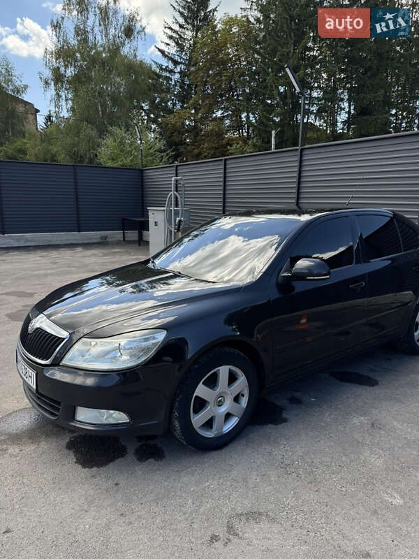 Лифтбек Skoda Octavia 2010 в Житомире