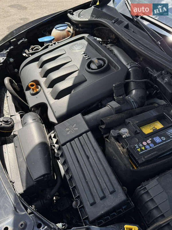 Лифтбек Skoda Octavia 2010 в Житомире