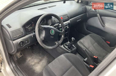 Лифтбек Skoda Octavia 2001 в 