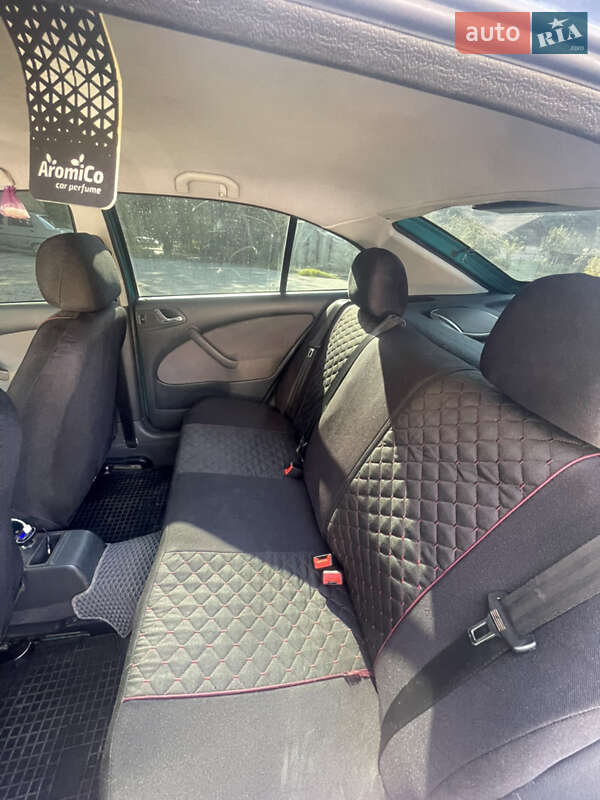 Ліфтбек Skoda Octavia 2002 в Чернівцях фото 4 Ліфтбек Skoda Octavia 2002 в Чернівцях