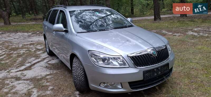 Универсал Skoda Octavia 2012 в Остроге