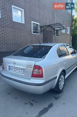 Лифтбек Skoda Octavia 2001 в 