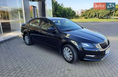 Лифтбек Skoda Octavia 2017 в Хмельницком