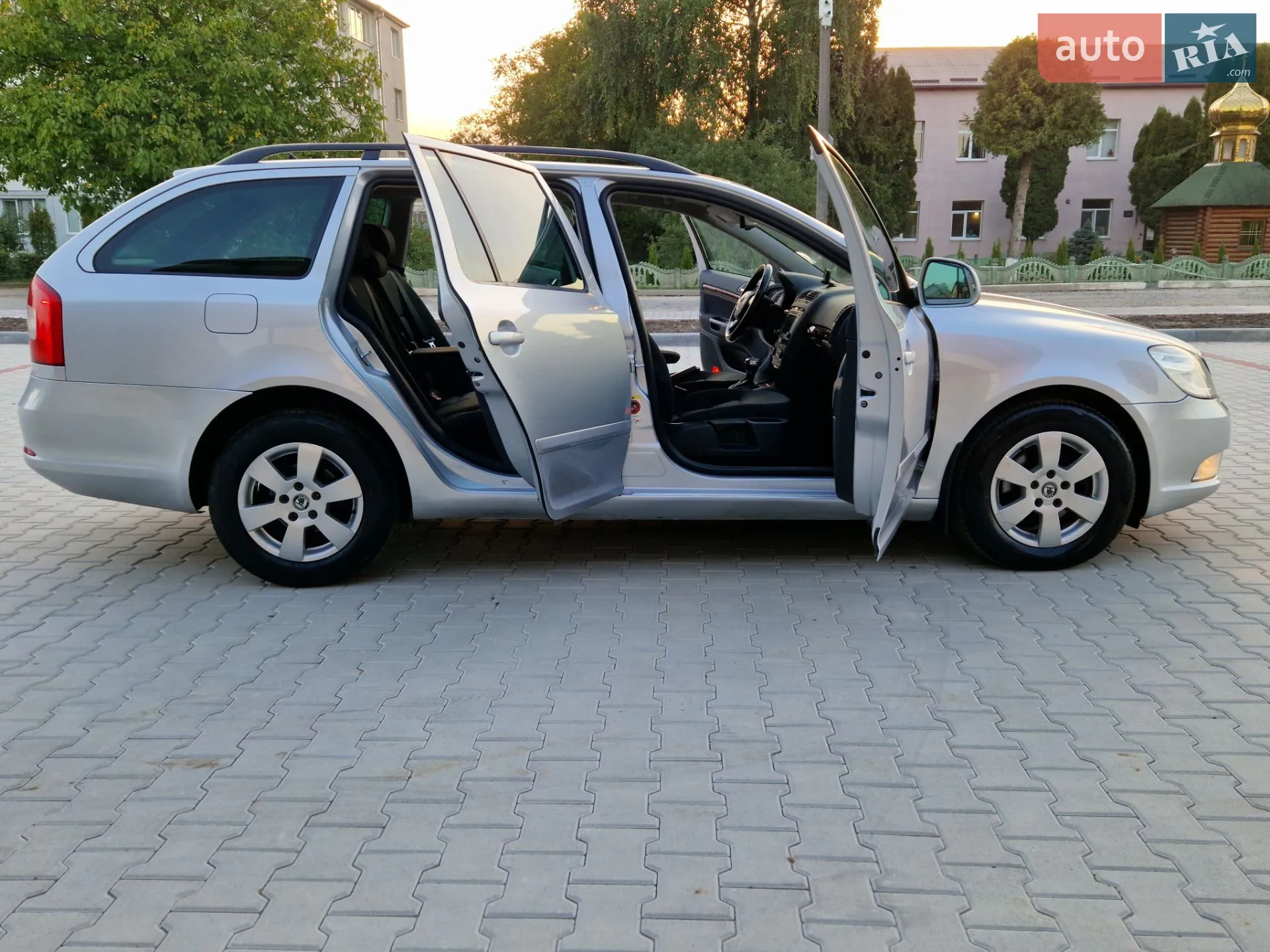 2010 Skoda Octavia - мініатюра 22