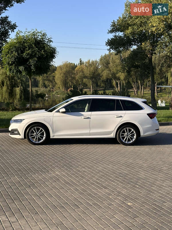 Универсал Skoda Octavia 2021 в Умани