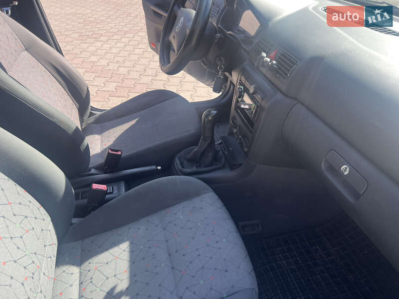 Універсал Skoda Octavia 2002 в Дунаївцях