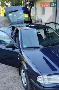 Лифтбек Skoda Octavia 2002 в 