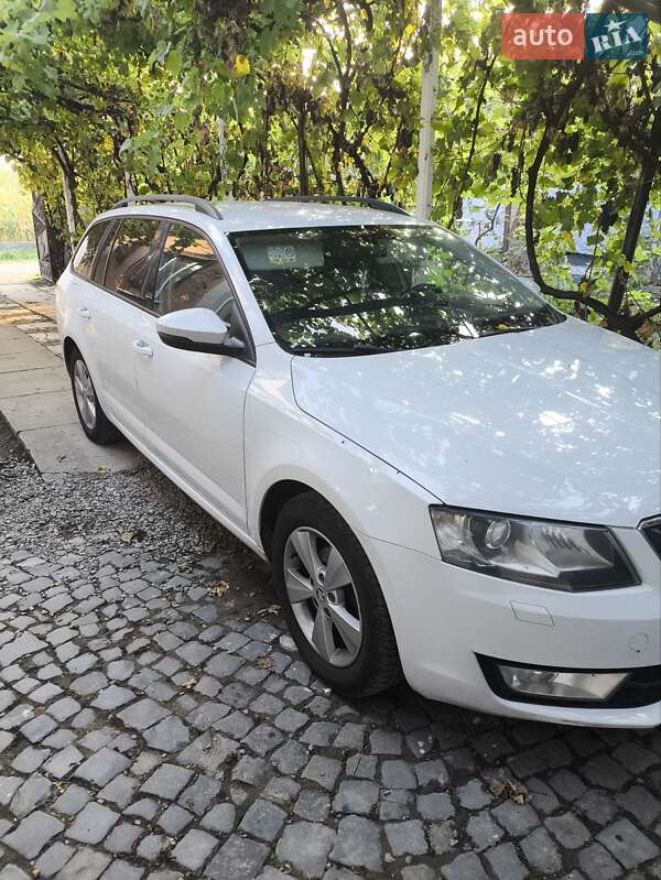 Универсал Skoda Octavia 2015 в Ужгороде