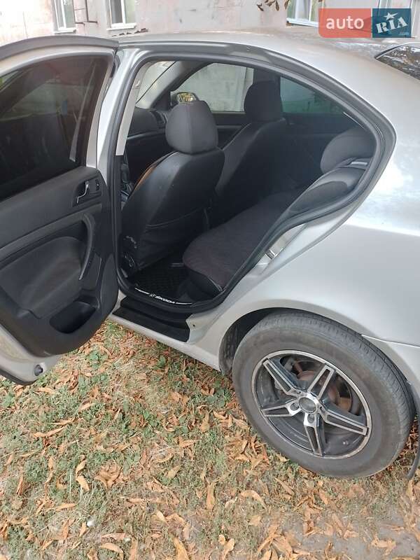 Лифтбек Skoda Octavia 2005 в Днепре