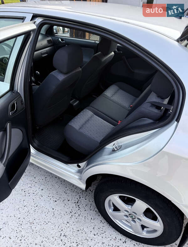Лифтбек Skoda Octavia 2008 в Смеле