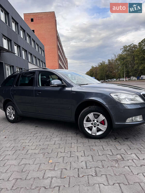 Универсал Skoda Octavia 2011 в Полтаве