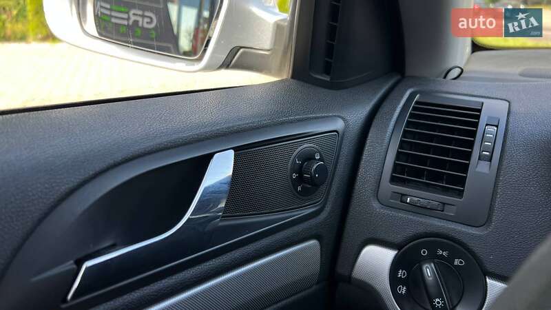 Лифтбек Skoda Octavia 2010 в Львове