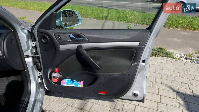 Лифтбек Skoda Octavia 2010 в Львове