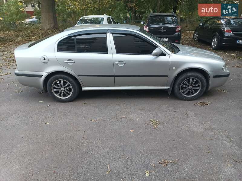 Лифтбек Skoda Octavia 2004 в Житомире