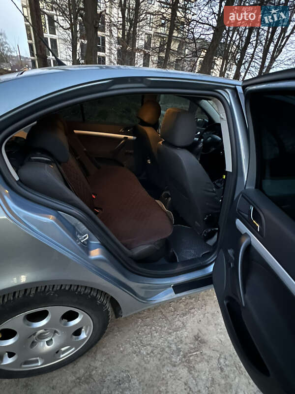 Лифтбек Skoda Octavia 2006 в Чорткове
