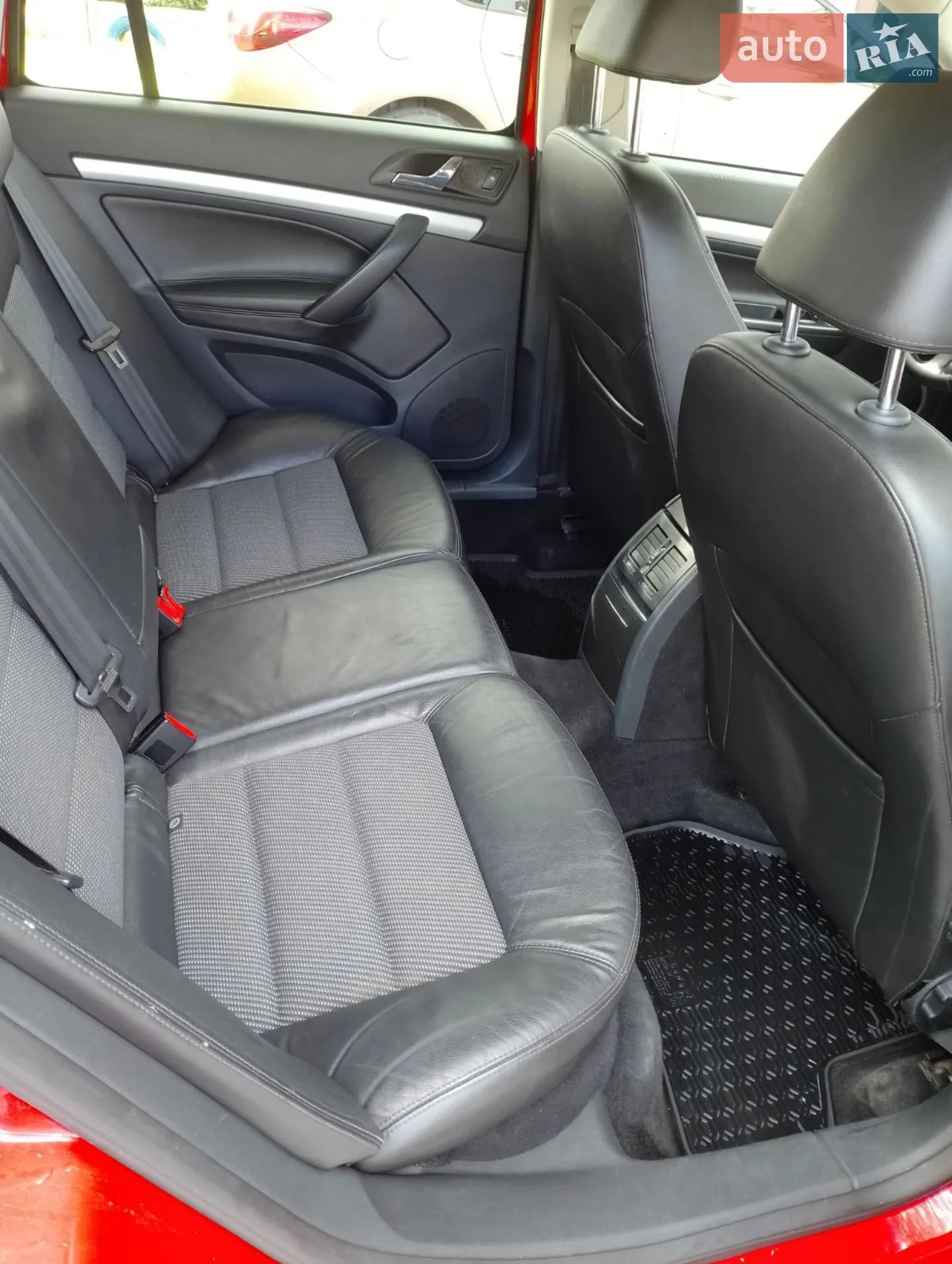 2010 Skoda Octavia - мініатюра 16