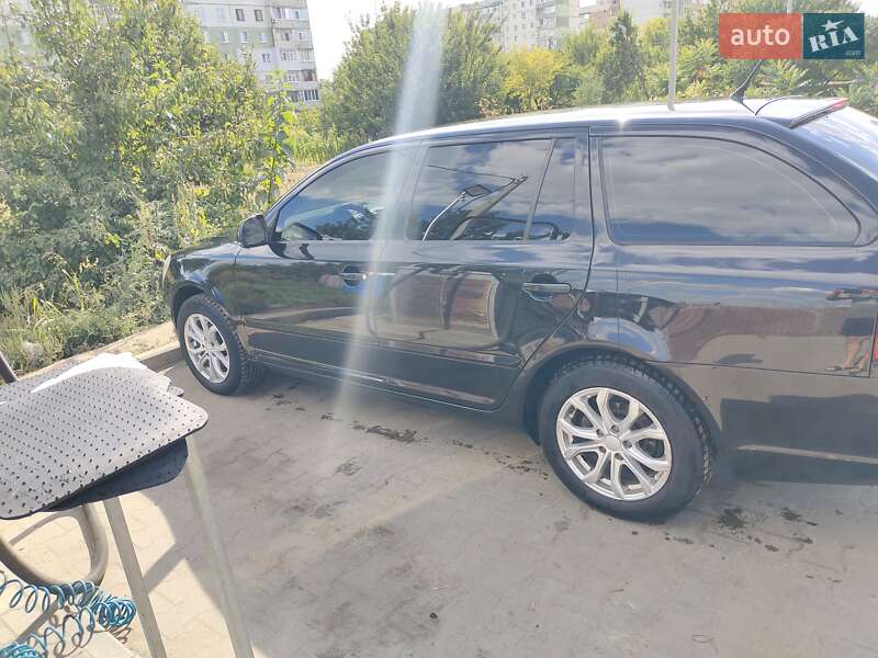 Універсал Skoda Octavia 2009 в Сумах