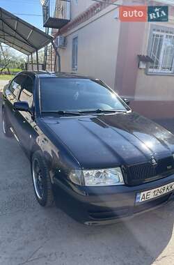 Лифтбек Skoda Octavia 2002 в 
