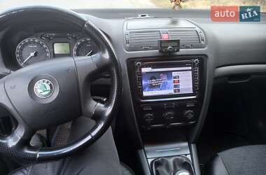 Ліфтбек Skoda Octavia 2004 в  фото 4 Ліфтбек Skoda Octavia 2004 в