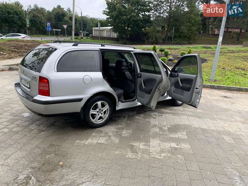 Универсал Skoda Octavia 1999 в Новояворовске