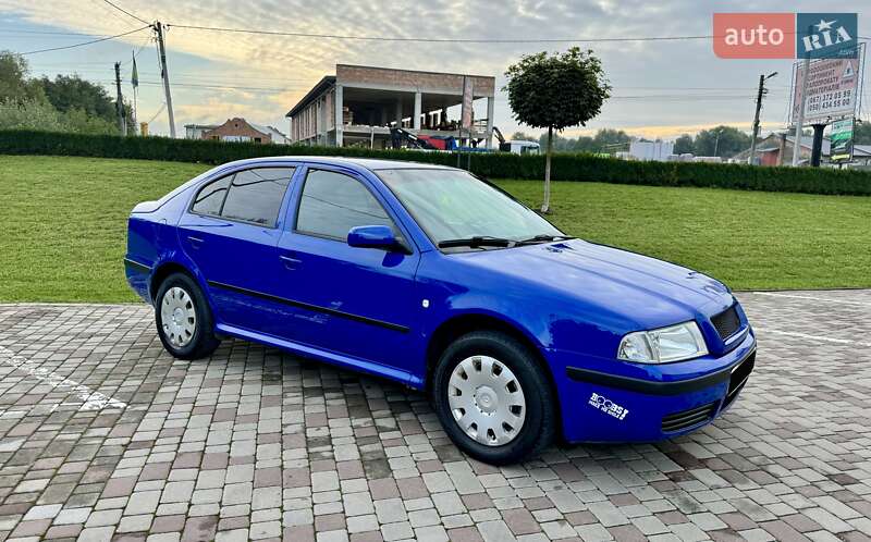 Лифтбек Skoda Octavia 2004 в Черновцах