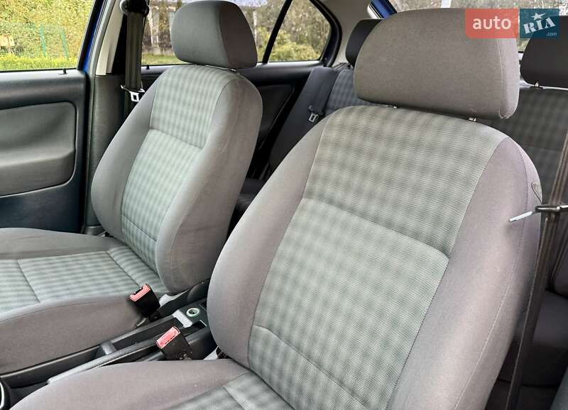 Лифтбек Skoda Octavia 2004 в Черновцах
