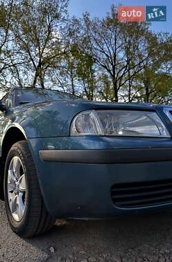 Лифтбек Skoda Octavia 2002 в 