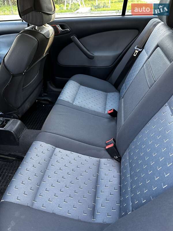 Лифтбек Skoda Octavia 2002 в Конотопе