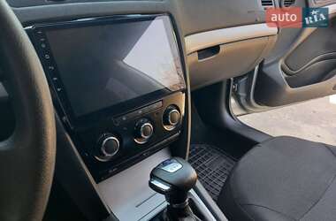 Лифтбек Skoda Octavia 2012 в 
