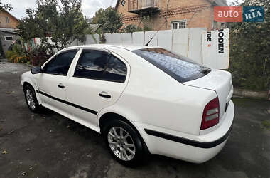 Лифтбек Skoda Octavia 2002 в 