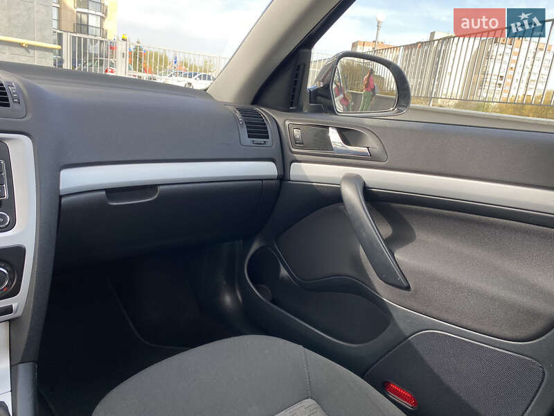 Универсал Skoda Octavia 2011 в Луцке фото 15 Универсал Skoda Octavia 2011 в Луцке