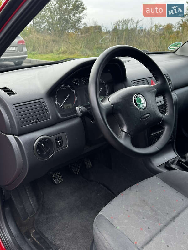 Ліфтбек Skoda Octavia 2003 в Рівному