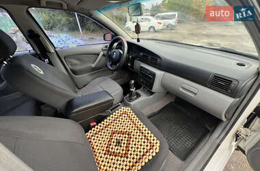 Лифтбек Skoda Octavia 2002 в 