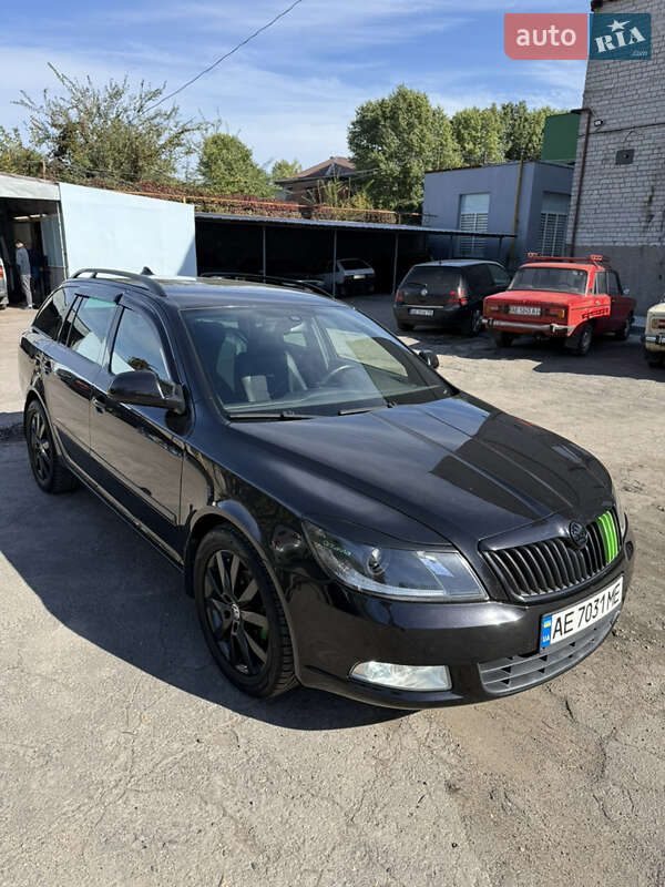 Універсал Skoda Octavia 2010 в  фото Універсал Skoda Octavia 2010 в