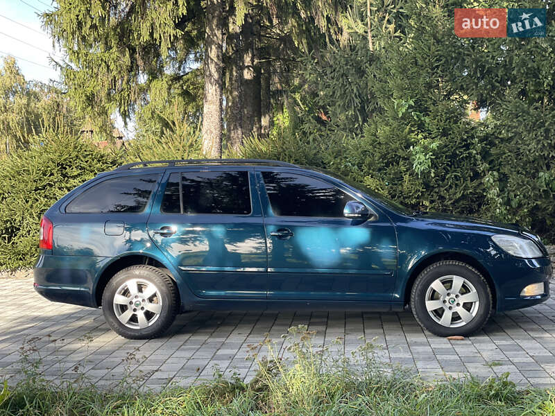 Универсал Skoda Octavia 2011 в Староконстантинове
