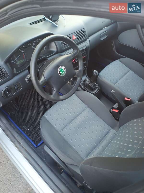 Лифтбек Skoda Octavia 2001 в Чернигове